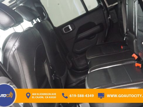 Used 2019 Jeep Wrangler Unlimited Sahara w/ Quick Order Package 24M Moab AWD/4WD image 14