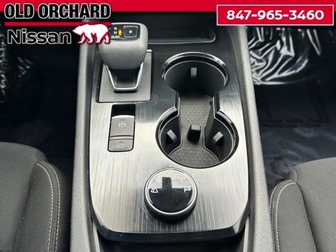 Used 2025 Nissan Rogue S AWD/4WD image 13