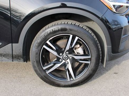 Used 2025 Volvo XC40 B5 Core image 40