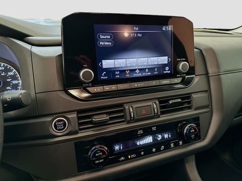 Used 2024 Nissan Pathfinder S image 25