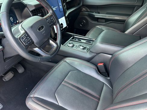 Used 2024 Ford Expedition Limited image 10