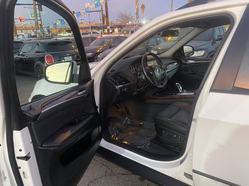 Used 2012 BMW X5 xDrive35i w/ Convenience Pkg image 9