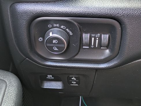 Used 2019 RAM 1500 Big Horn RWD image 20