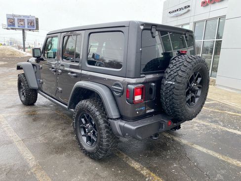 Used 2025 Jeep Wrangler Willys image 3