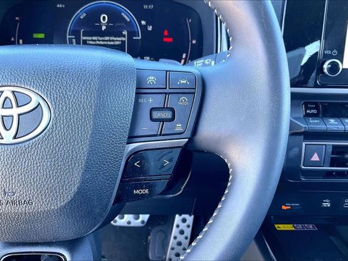 Used 2025 Toyota Camry SE image 21