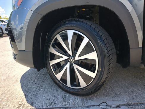 Certified 2023 Volkswagen Taos SE w/ Panoramic Sunroof Package FWD image 34