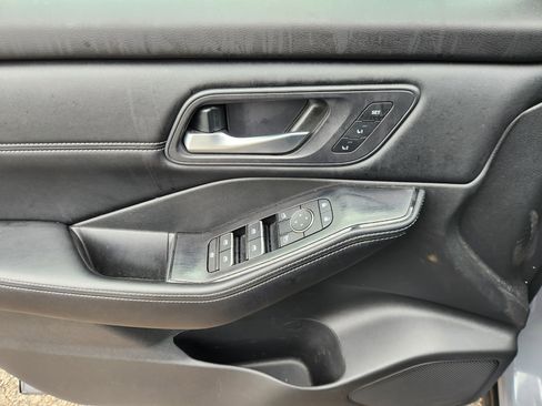 Certified 2024 Nissan Rogue SL w/ SL Premium Package image 18