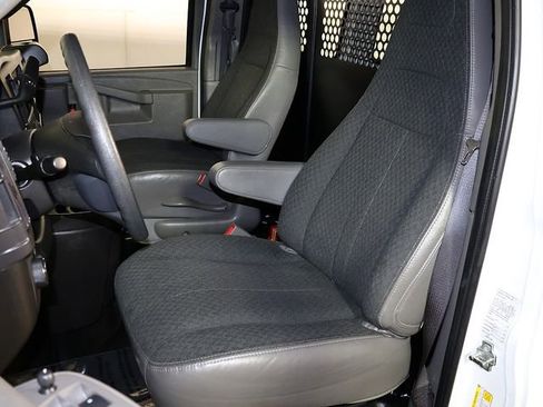 Used 2024 Chevrolet Express 2500 w/ Driver Convenience Package RWD image 4