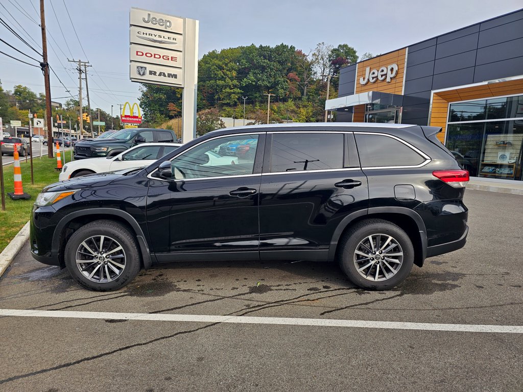 Used 2019 Toyota Highlander XLE AWD/4WD image 8