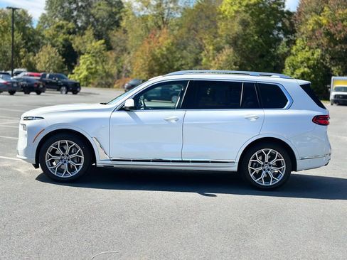 Certified 2024 BMW X7 xDrive40i w/ Premium Package image 3