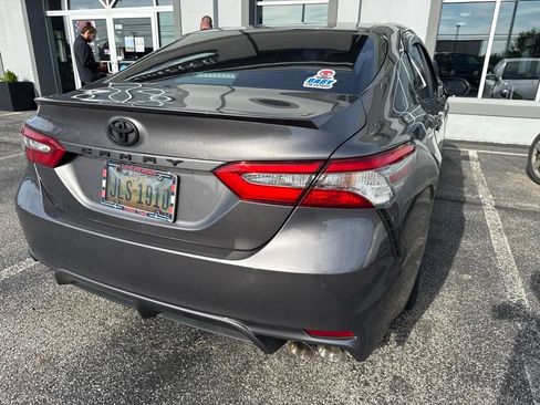 Used 2018 Toyota Camry SE FWD image 5
