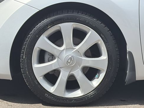 Used 2013 Hyundai Elantra Limited w/ Technology Pkg FWD image 8