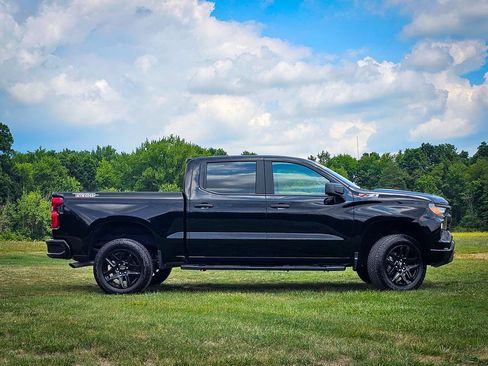 Used 2025 Chevrolet Silverado 1500 Custom Trail Boss AWD/4WD image 3