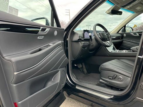 Used 2025 Genesis GV80 2.5T Standard AWD/4WD image 19