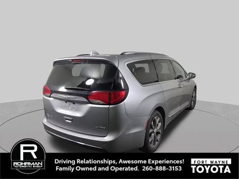 Used 2017 Chrysler Pacifica Limited w/ Advanced Safetytec Group FWD image 6