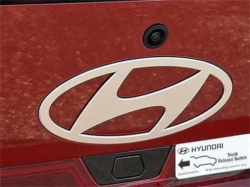 New 2025 Hyundai Elantra SEL image 5