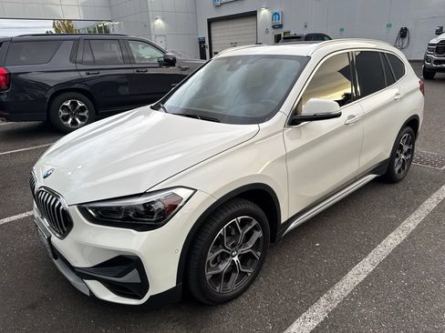 Used 2021 BMW X1 xDrive28i w/ Premium Package AWD/4WD image 2