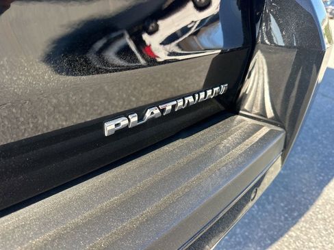 Used 2019 Cadillac Escalade Platinum image 36