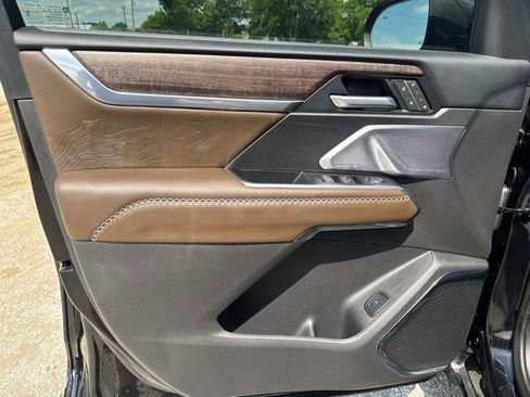 Used 2026 GMC Acadia Denali Ultimate w/ LPO, Floor Liner Package FWD image 10