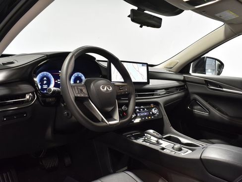 Certified 2025 INFINITI QX60 Luxe w/ Vision Package image 12