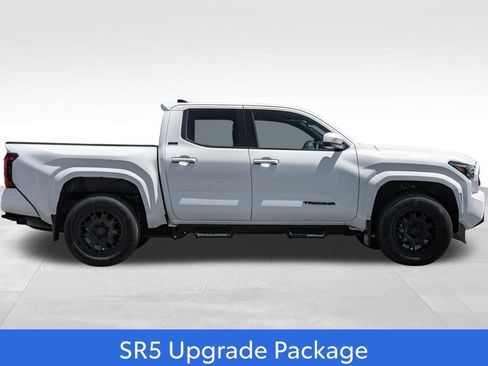 Certified 2025 Toyota Tacoma SR5 AWD/4WD image 8