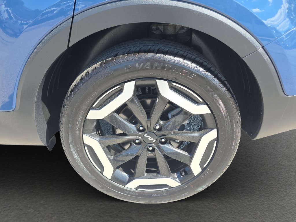 Used 2025 Kia Telluride S AWD/4WD image 5