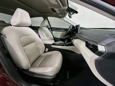 Used 2023 Nissan Altima 2.5 SV w/ SV Premium Package FWD image 31