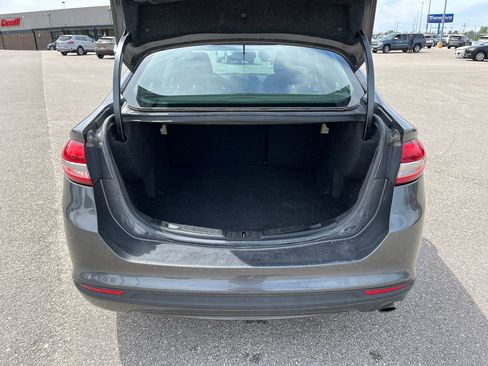 Used 2018 Ford Fusion SE FWD image 24
