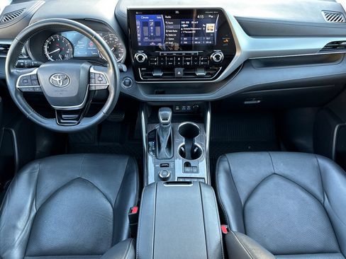 Used 2022 Toyota Highlander Platinum image 5