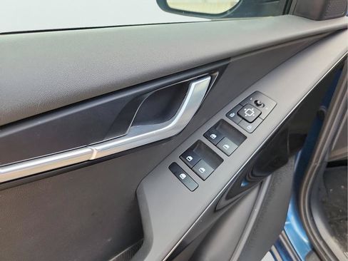 Used 2024 Kia Niro EX FWD image 12