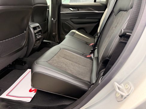 New 2026 Jeep Grand Cherokee Altitude image 10