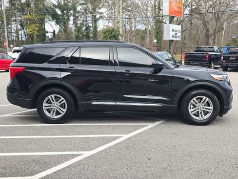 Used 2022 Ford Explorer XLT w/ Equipment Group 202A image 7