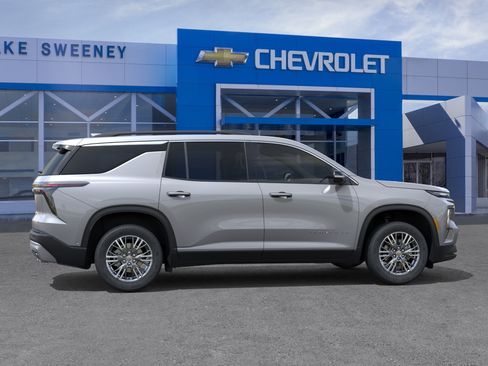 New 2026 Chevrolet Traverse LT w/ Driver Confidence Package FWD image 5