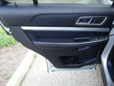 Used 2016 Ford Explorer XLT FWD image 16