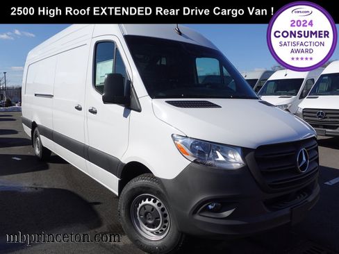 Used 2024 Mercedes-Benz Sprinter 2500 image 1