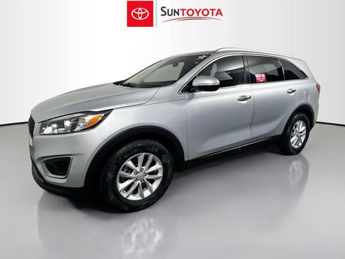 Used 2018 Kia Sorento FWD image 9
