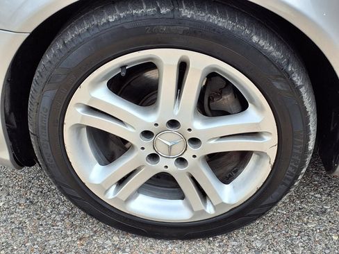 Used 2006 Mercedes-Benz E 350 Sedan w/ Premium Pkg image 10