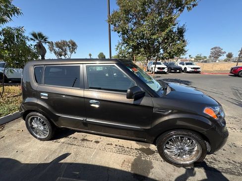 Used 2010 Kia Soul ! FWD image 6