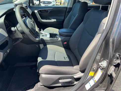 Used 2021 Toyota RAV4 LE AWD/4WD image 12