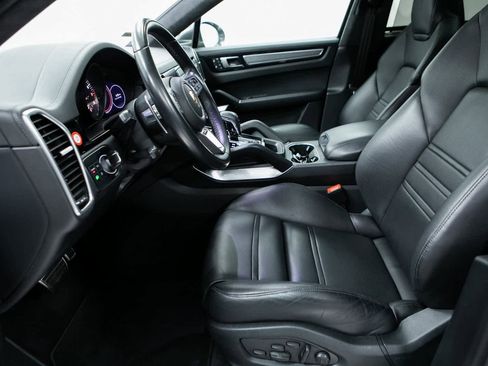 Certified 2022 Porsche Cayenne Turbo image 16