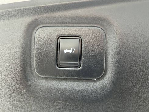 Used 2020 Nissan Pathfinder SL AWD/4WD image 8