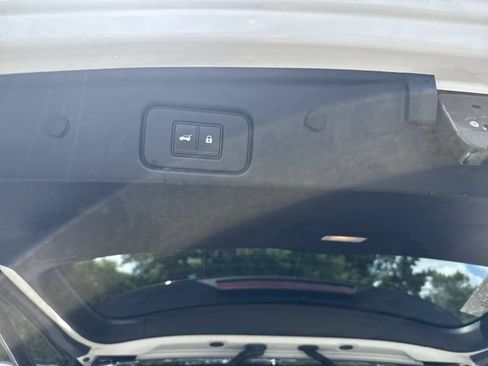 Used 2022 Nissan Pathfinder SL AWD/4WD image 14