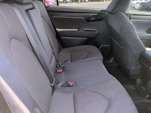 Used 2023 Toyota Highlander L image 11