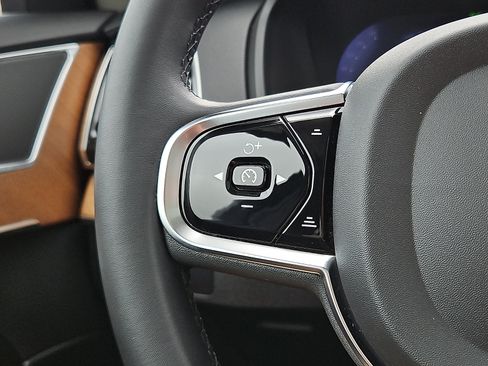 Certified 2024 Volvo XC90 B6 Plus w/ Protection Package Premier AWD/4WD image 22