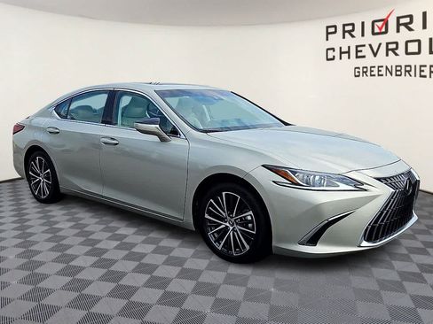 Used 2025 Lexus ES 300h w/ Premium Package FWD image 2