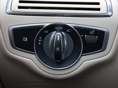 Used 2019 Mercedes-Benz C 300 Sedan w/ Premium Package image 35