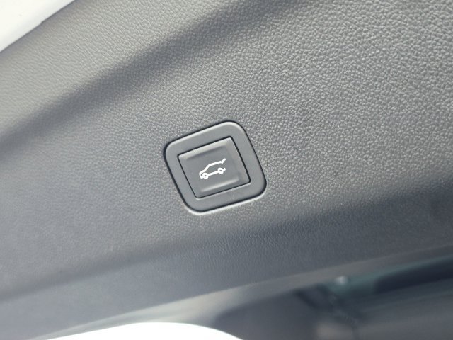 Used 2024 Chevrolet Suburban Premier w/ Premium Package AWD/4WD image 12