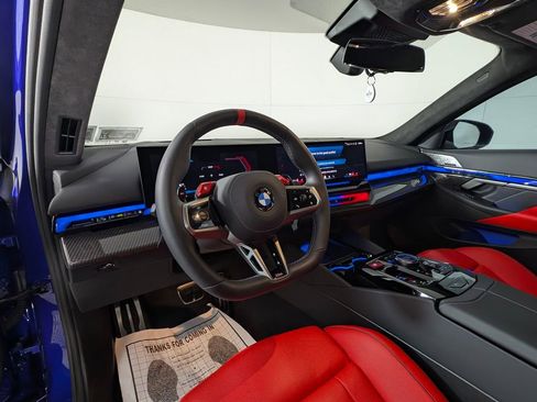 Used 2025 BMW M5 w/ Executive Package image 4