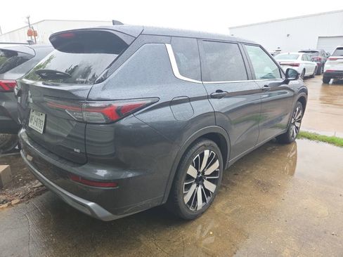 Used 2025 Mitsubishi Outlander SE image 9