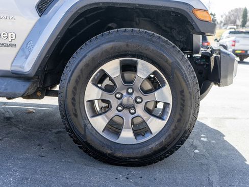 Used 2019 Jeep Wrangler Unlimited Sahara w/ Dual Top Group image 11